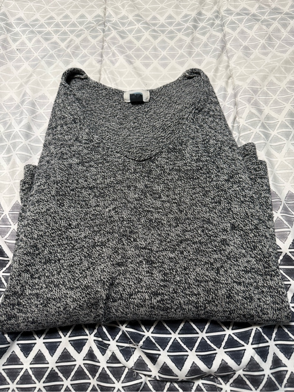 Old Navy Gray Marled V-Neck Sweater